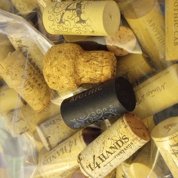 Big Bag of Wine Corks 🍾 - Picture 3 of 4